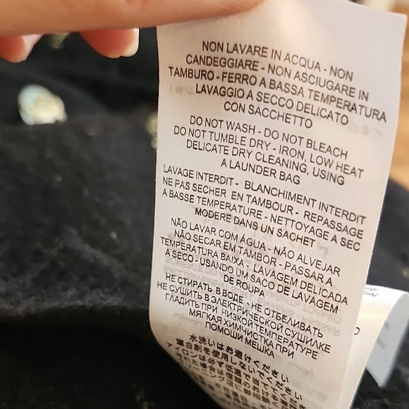 GUCCI - Authentic Black Knit Cardigan Jacket with Gold Heart and Star Accents - Picture 7 of 8